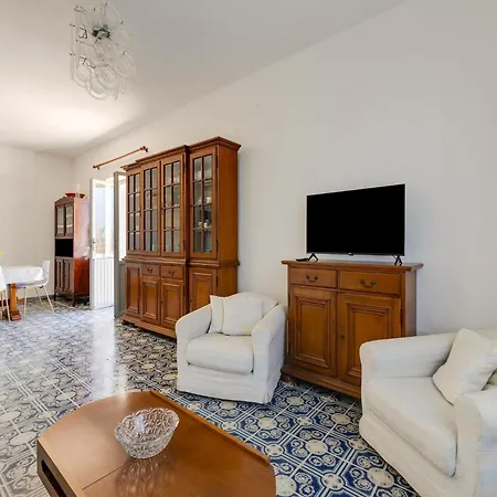 Hébergement de vacances With Sea View Terrace And Air Conditioning *
