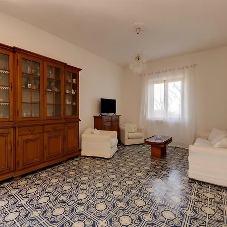 Hébergement de vacances With Sea View Terrace And Air Conditioning