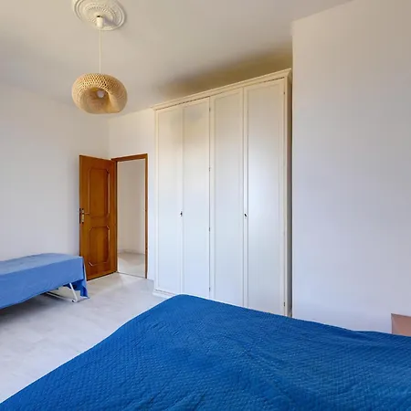 Hébergement de vacances With Sea View Terrace And Air Conditioning
