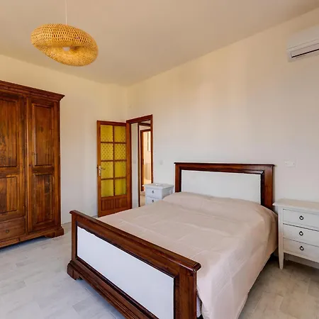 Hébergement de vacances With Sea View Terrace And Air Conditioning