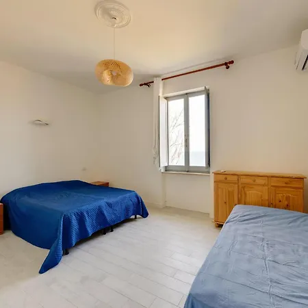Hébergement de vacances With Sea View Terrace And Air Conditioning